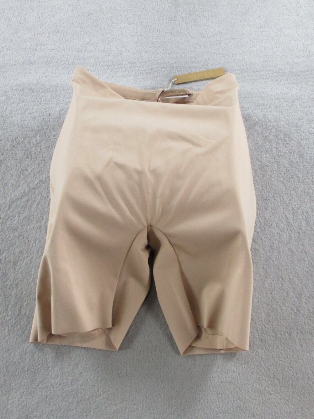 SKIMS Body Hip Shaping Mid Thigh Shorts Womens Medium Clay Padded Compression - Picture 2 of 6